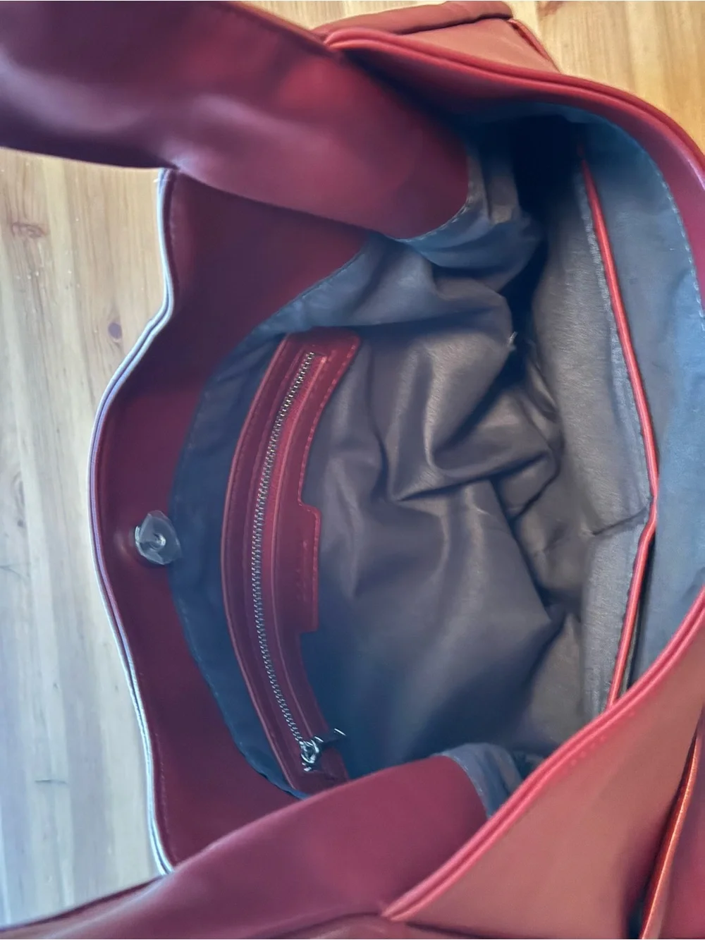 OOOMAY Maya Hobo Style Purse Premium Vegan Leather in Red
